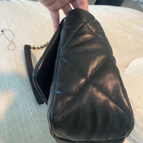 Chanel 19 Maxi Black Lambskin - Picture 6 of 13